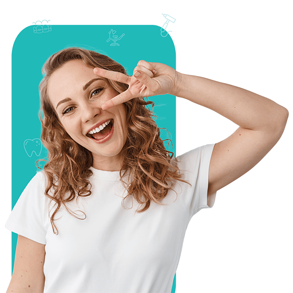 Paciente sonriendo después de limpieza dental con ultrasonido en clínica de Chihuahua